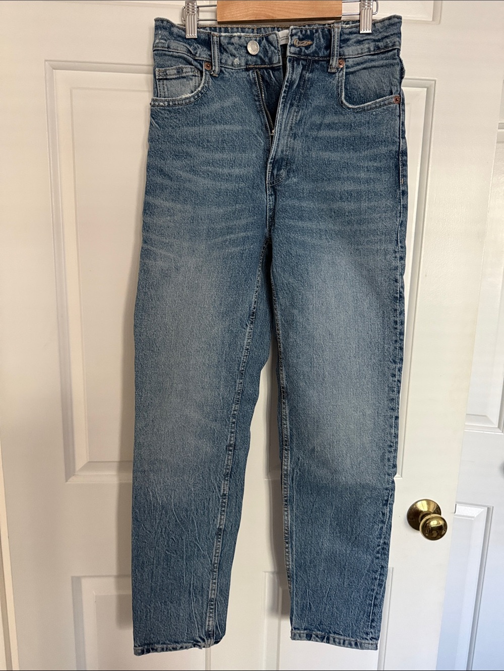 Zara Men's Straight Leg Jeans in Light Washed Blue